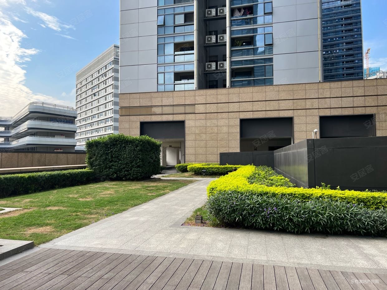 龙光玖钻中梅路4室1厅2卫11254平方米