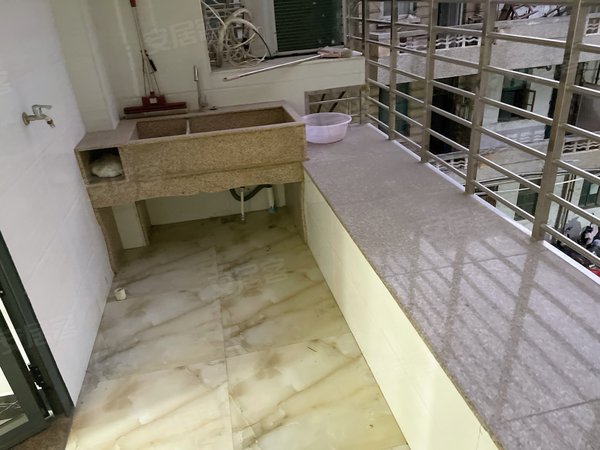 泉州南安南安市区旧人民银行小区长安街路口一中附近低楼层三房两卫