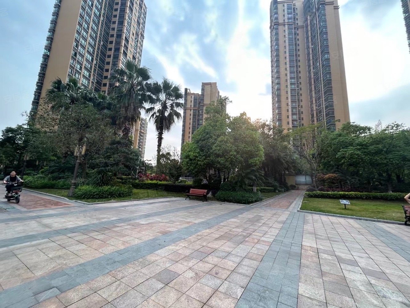 东城外国语旁次新小区嘉宏锦园毛坯四房双阳台诚意放售