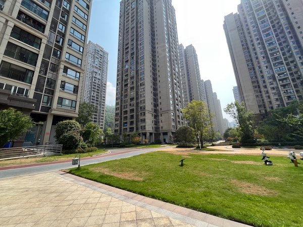 重庆万州江南新区江城一品(三期)江城一品精装三房 业主急租 出行方便