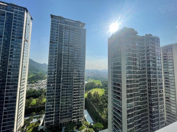 珠海高新区唐家湾翠湖香山百合苑翠湖香山精装3房,看高尔夫球场景观