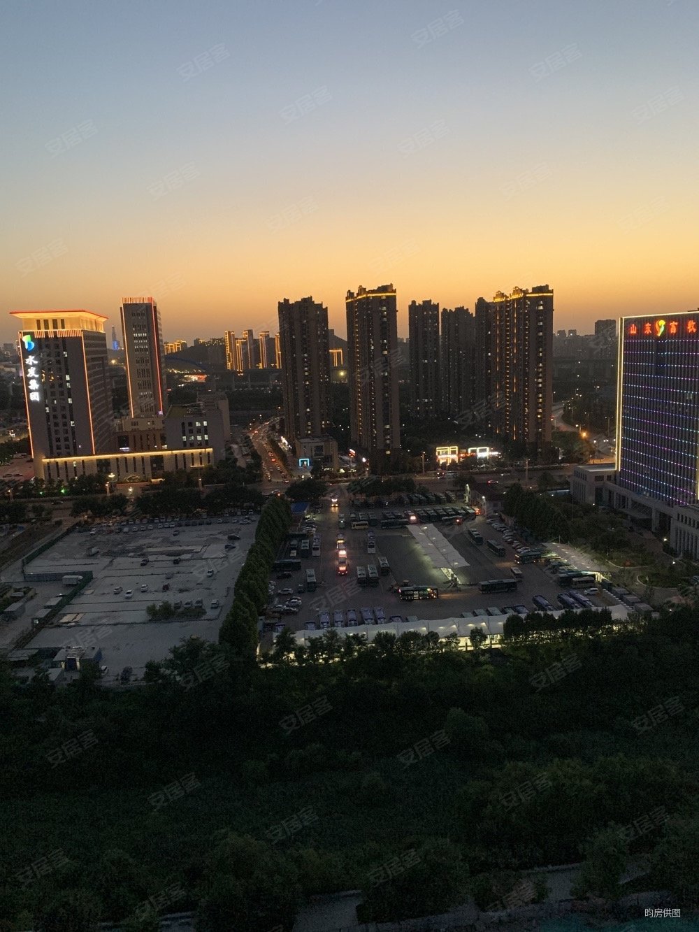 济南房产网>济南二手房>历城二手房>唐冶二手房>鲁商凤凰广场>