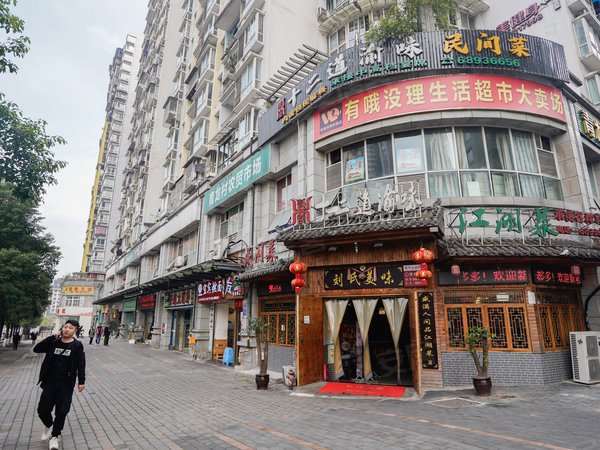 重庆九龙坡石坪桥阳光心悦临杨家坪万象城整租2房,大露台包物业网络无
