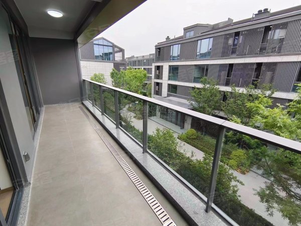 杭州余杭五常晓月澄庐湿地旁的低密叠墅 晓月澄庐上叠带大阳台 靠近