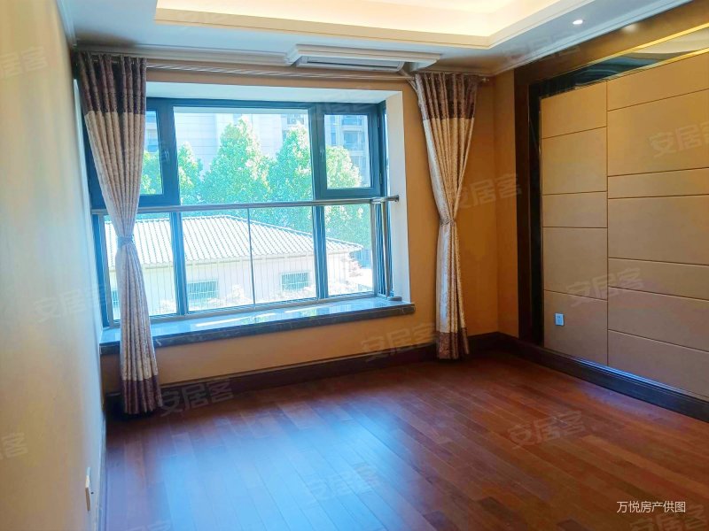 恒大龙奥御苑 中间楼层 小区新 装修好 临地铁 交通便捷