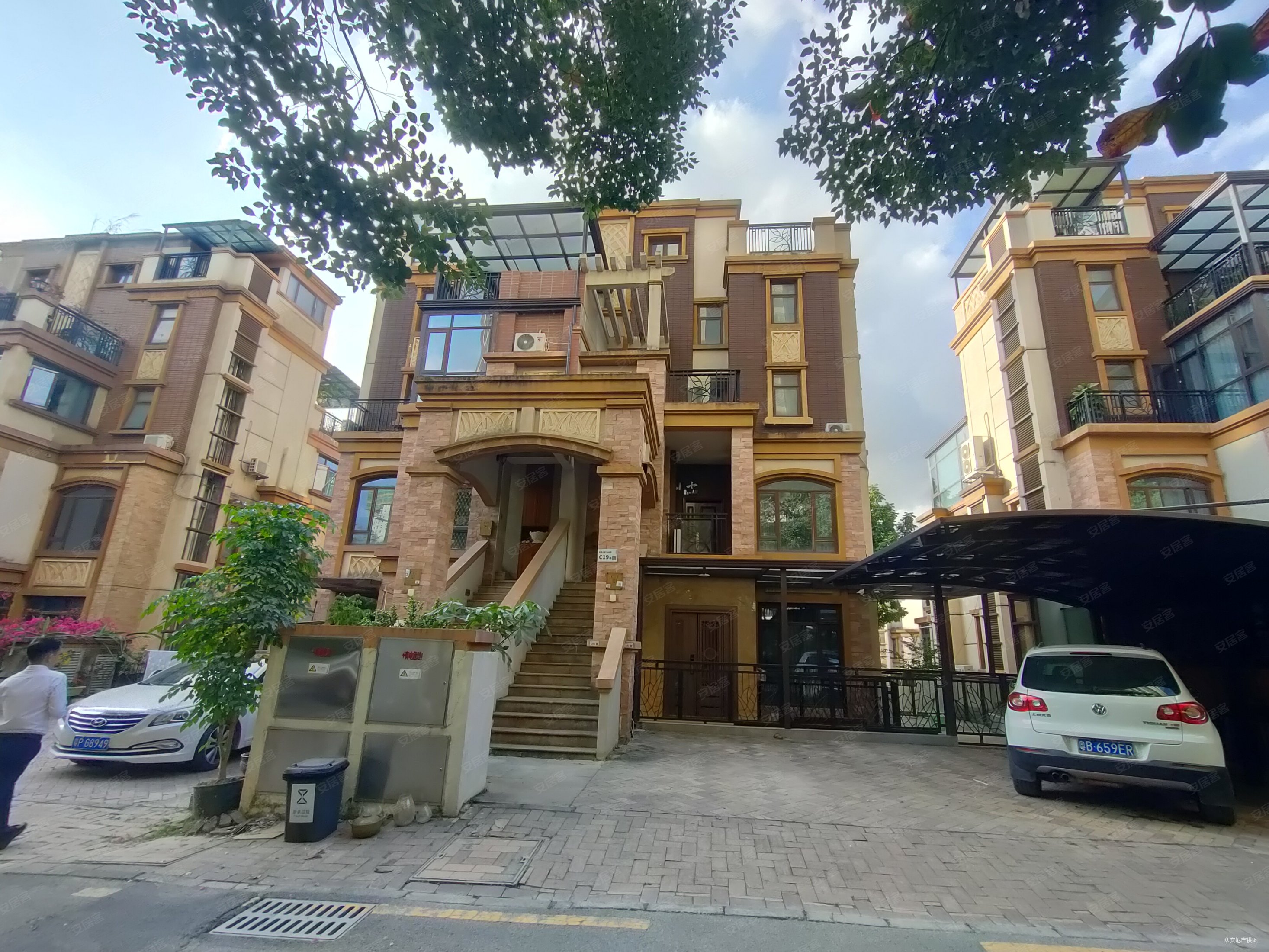 观湖园新出笋盘,业主急卖,叠拼别墅出售,看房随时约,观湖园二手房,722