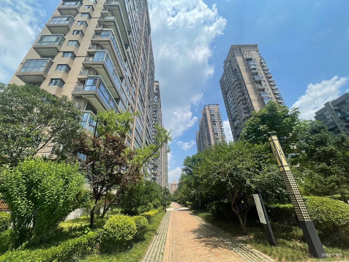 金地湖城大境天字一号上叠加毛坯1150带走