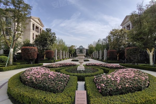 > 双阳平解读绿城兰园(公寓住宅)轨道交通美凯龙爱家九城湖滨店 特色