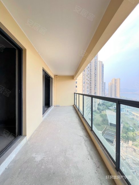 裕城长江著4室2厅2卫142㎡南北56万