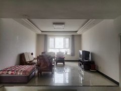 泉城名苑二期电梯房3室2厅 简单装修 年租一万三
