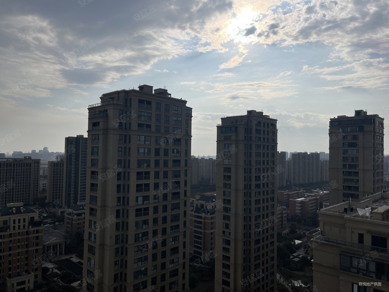 储藏室,诚心出售,丽江半岛二手房,270万,4室2厅,2卫,127平米-嘉兴安居