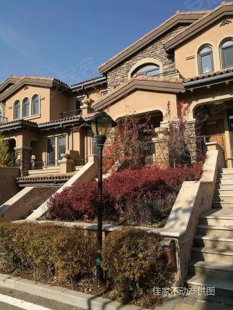 棋盘山碧桂园莫奈小镇玺园联排中间户别墅 清水北入户车库南花园