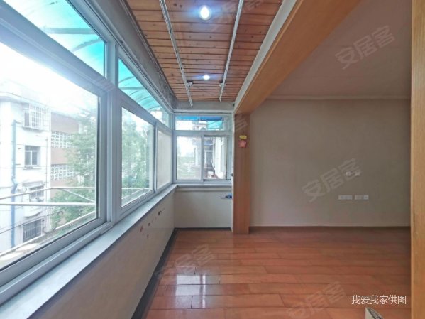 玄武湖情侣园 锁金村中楼层 三房采光好 看房方便业主诚售