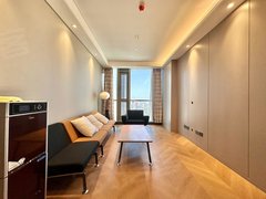 青岛崂山麦岛海信国际中心 高楼层 一室一厅 带燃气 带全套家具家电出租房源真实图片