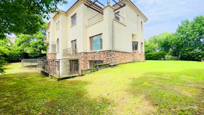 急售房源檀香园大独栋两面临河地铁口占地15亩