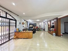 中山西区富华道出租西区小商品市场,穗苑别墅,精装有花园,三层5房,工作室出租房源真实图片