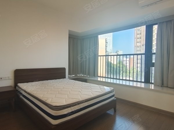 珠海香洲前山华发新城左岸华发新城左岸 看前山河景 急租四房 全新