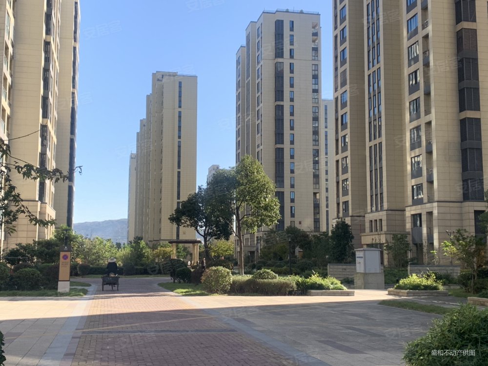 大榭 碧海蓝湾 三室 电梯 70年榭南75w 高层中庭近三线