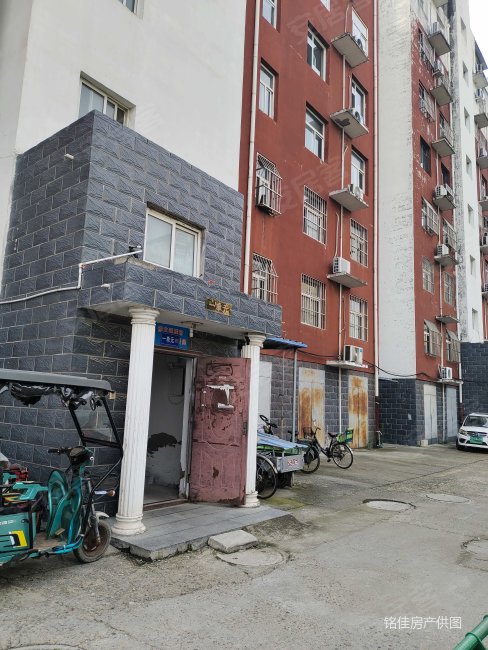 运动佳园1室2厅1卫64.63㎡南23万