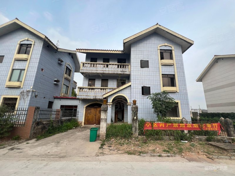 (独栋别墅)满五 地段优势 花园超大 位置居中 出国急售,东湖山庄(别墅