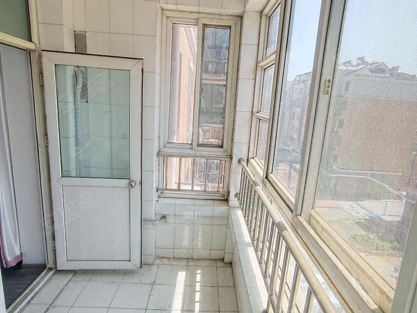 济南历城济钢鲍山花园北区鲍山花园地铁口精装一室!