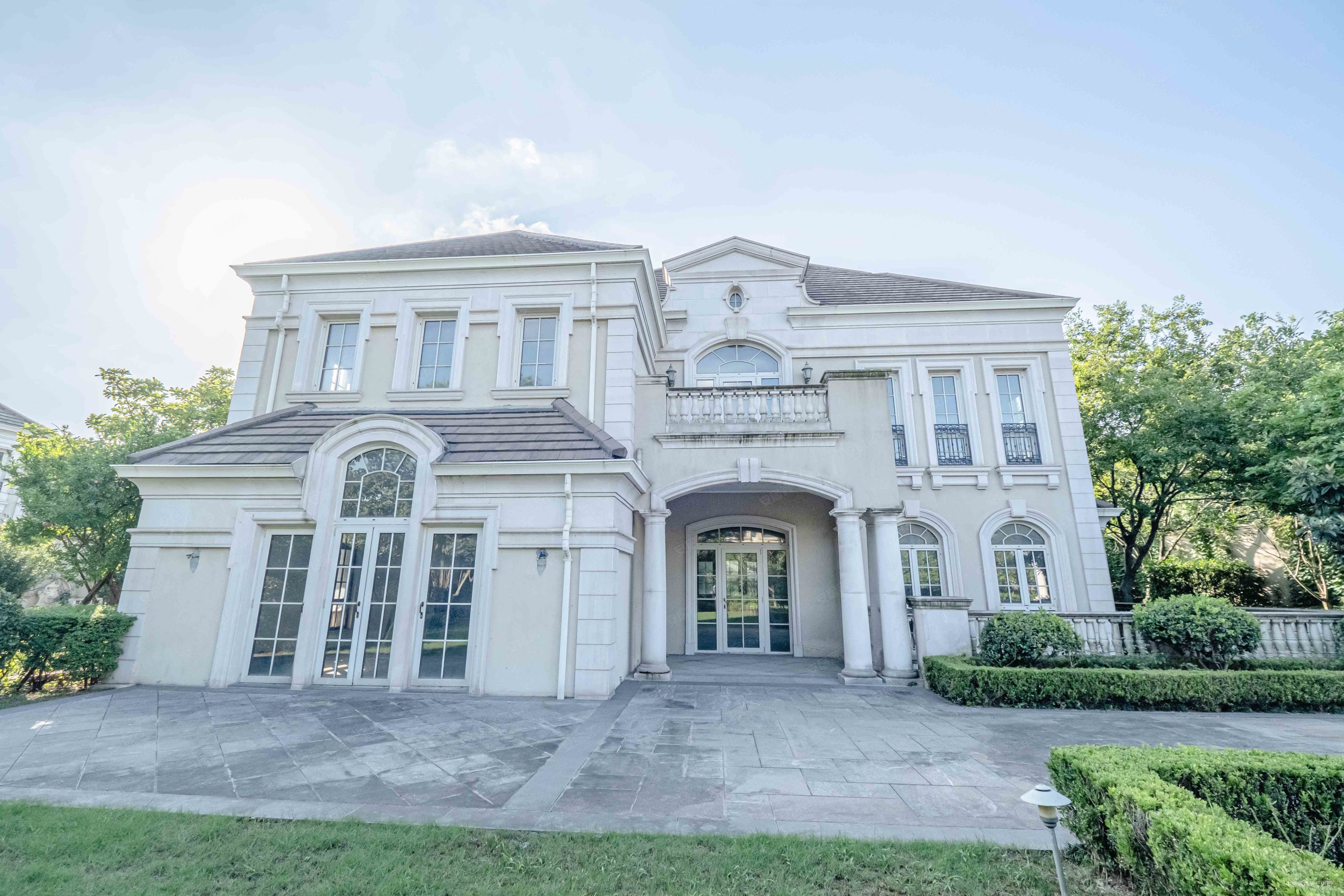 绿城玫瑰园欧式独栋别墅千平大院新空毛坯出门扬子江隧道