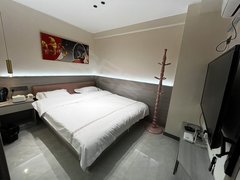 巴音郭楞库尔勒老城区金三角州医院附近恒友大厦单身公寓精装修押一付一拎包入住出租房源真实图片