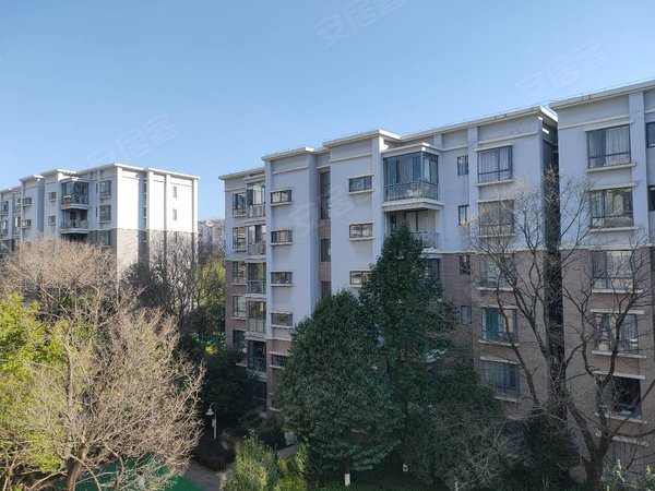 呈贡市政府百大白龙潭紫岫院宜和路地铁口  云大医院旁 市政府小区