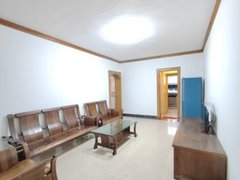 桂林象山中山南路象鼻山旁，两房一厅一卫，精装修，家电齐全，拎包入住，停车方便出租房源真实图片