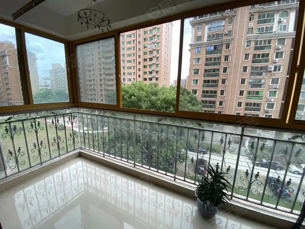 上海闵行梅陇世纪苑整租电梯三房,超大空间,紧靠地铁,交通方便出租