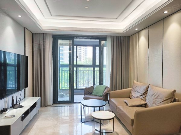 苏州常熟东南开发区名湖豪庭东南 名湖豪庭 精装三房 南北通透 采光好