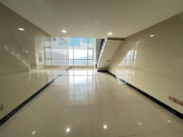 广州增城荔城中区敏捷广场公寓锦绣广场复式公寓 办公室 60方 带空调