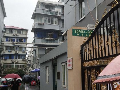 老小区,车位不足4:1小区不足小区出门100米即到平型关路大润发超市