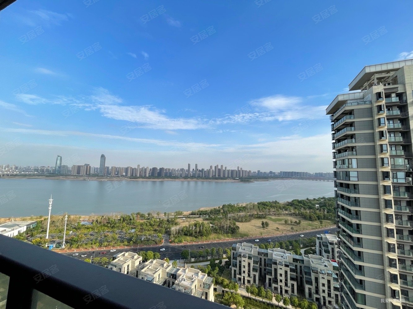 联泰天禧4室2厅2卫156.21㎡南北400万