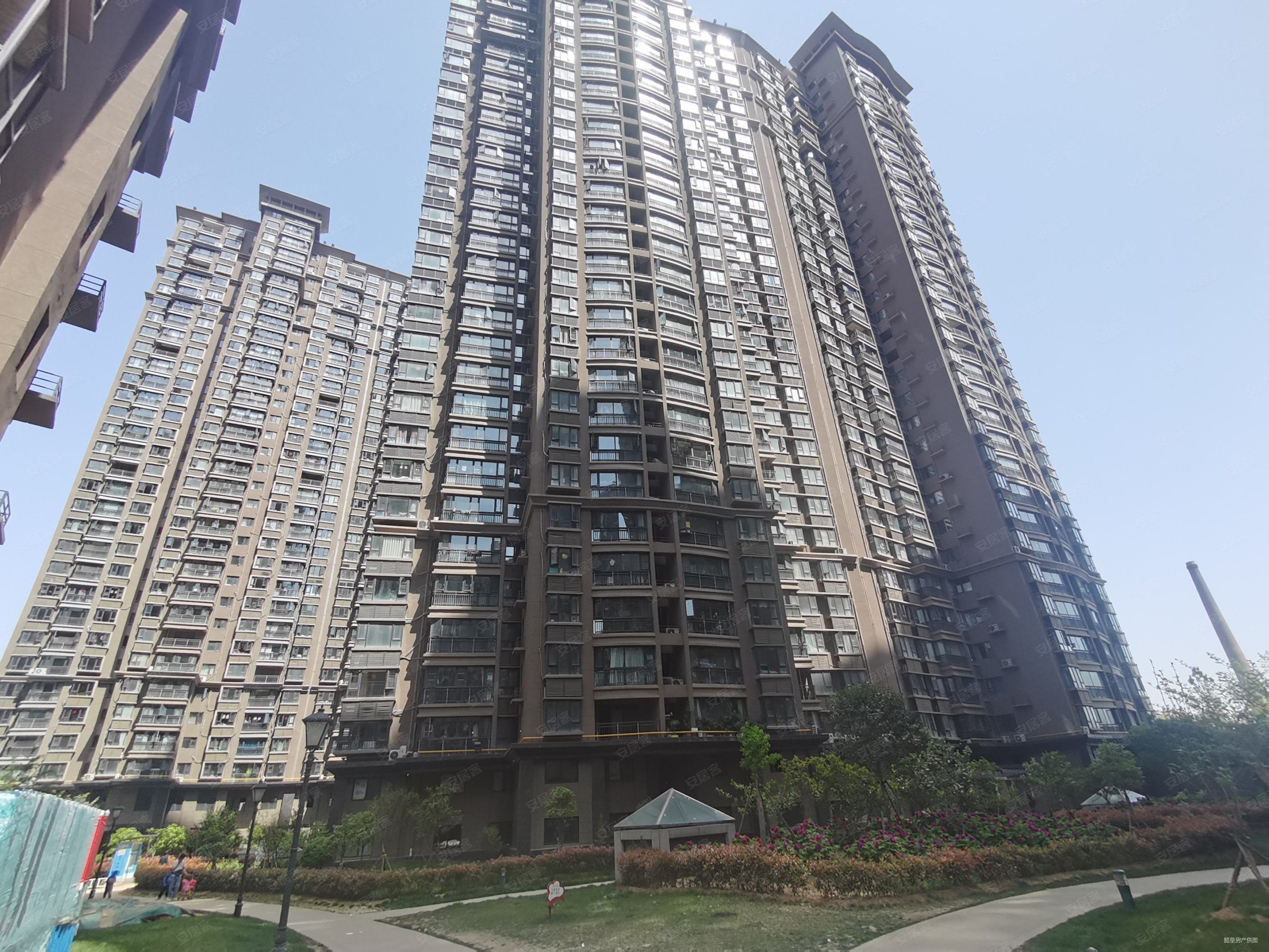 高性价比满二王城公园天城一品大三室南北通透毛坯现房