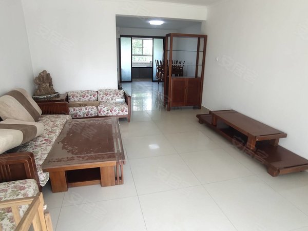 济宁邹城悦邻广场龙山花园龙山花园!三室两厅!2000每月!拎包入住!