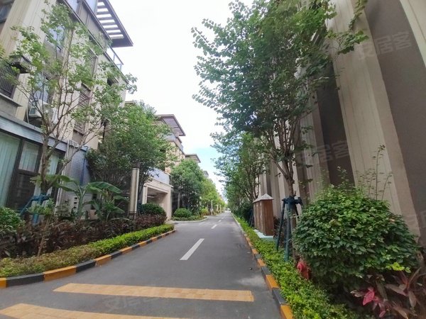 泉州晋江紫帽山世茂紫茂城(别墅)世茂紫帽城(别墅)5室3厅3卫 精装修