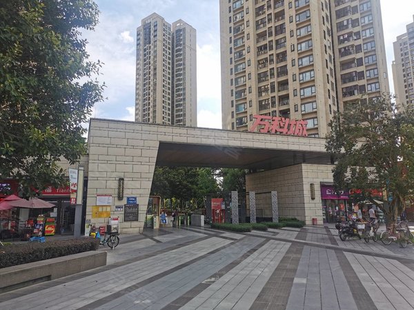 珠海香洲上冲万科城(南区)急租万科城2房,有钥匙随时看房,豪华装修!