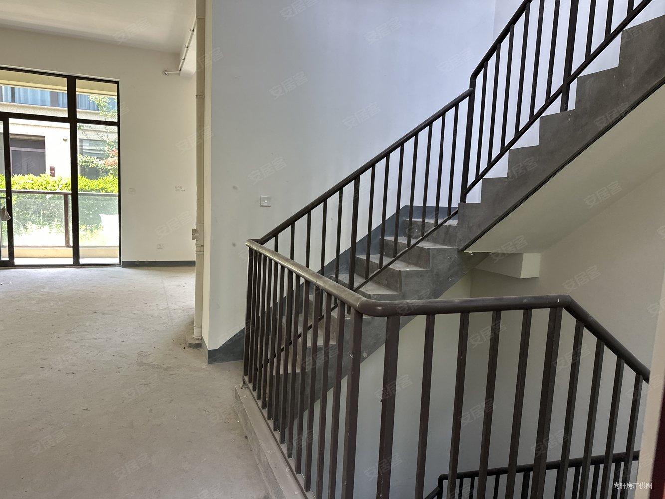 龙茂府排屋630万 带车位2个毛胚急