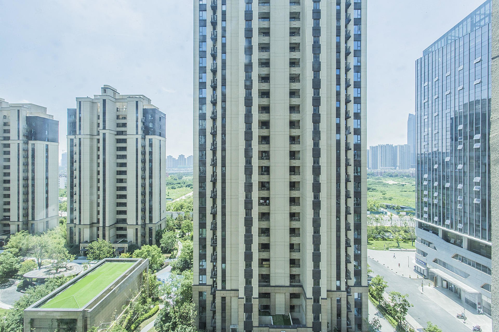 天鹅湖moma二期3室2厅1卫97.39㎡南北400万