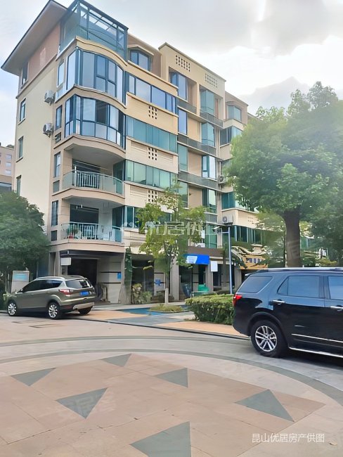 新港湾4室2厅2卫145㎡南北380万