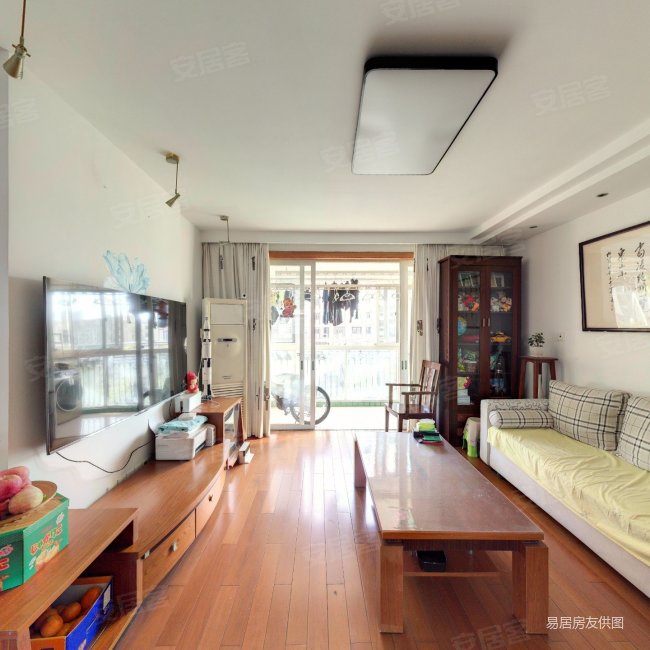 这是一套中间楼层的复式房,小高层 临河景观不靠路,森林湾家园二手房