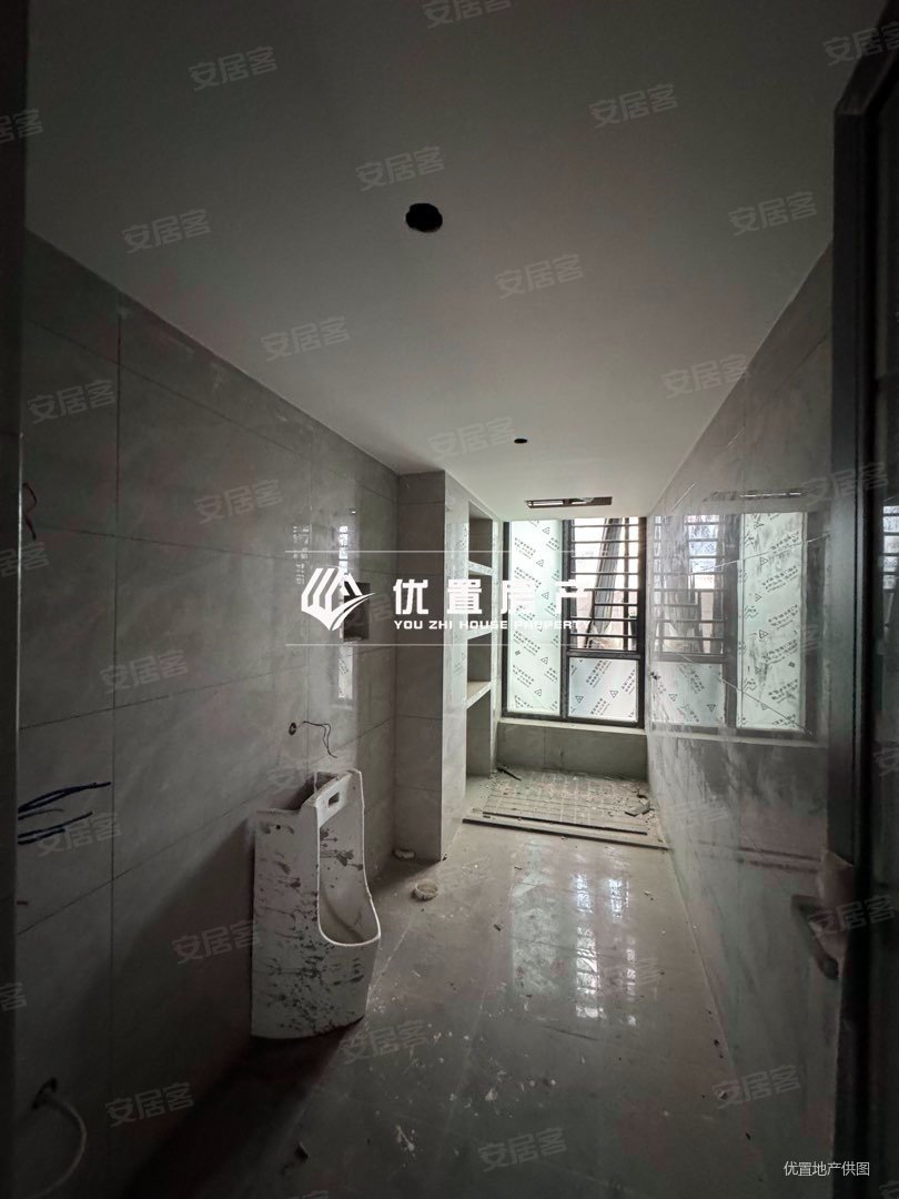 麓湖宫(一期)4室2厅2卫124.28㎡南北85万