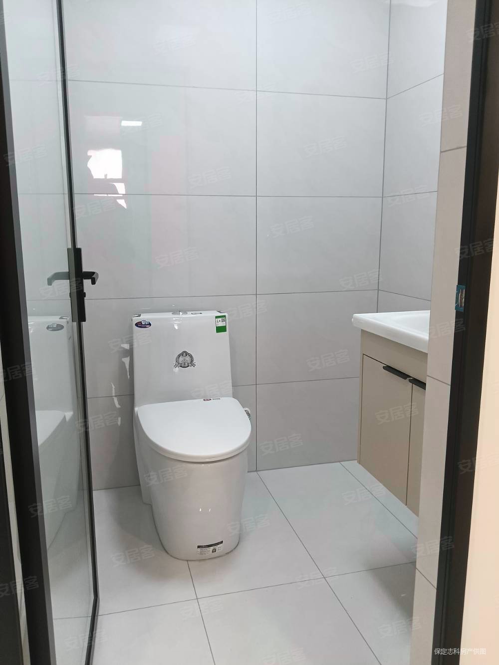 新一代C区4室2厅2卫137㎡南北90万