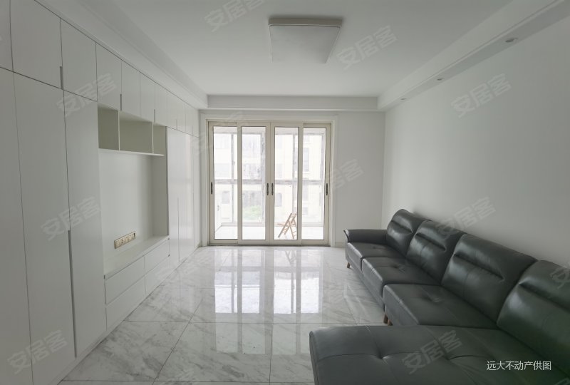 yd扬州天下三期电梯洋房精装修大三房有钥匙随时看有车位急售