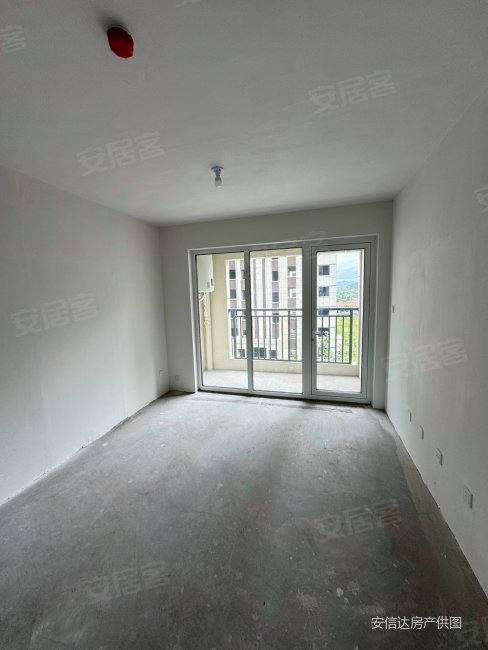 即墨城东龙山华府, 95平,单价6000,现房好楼层