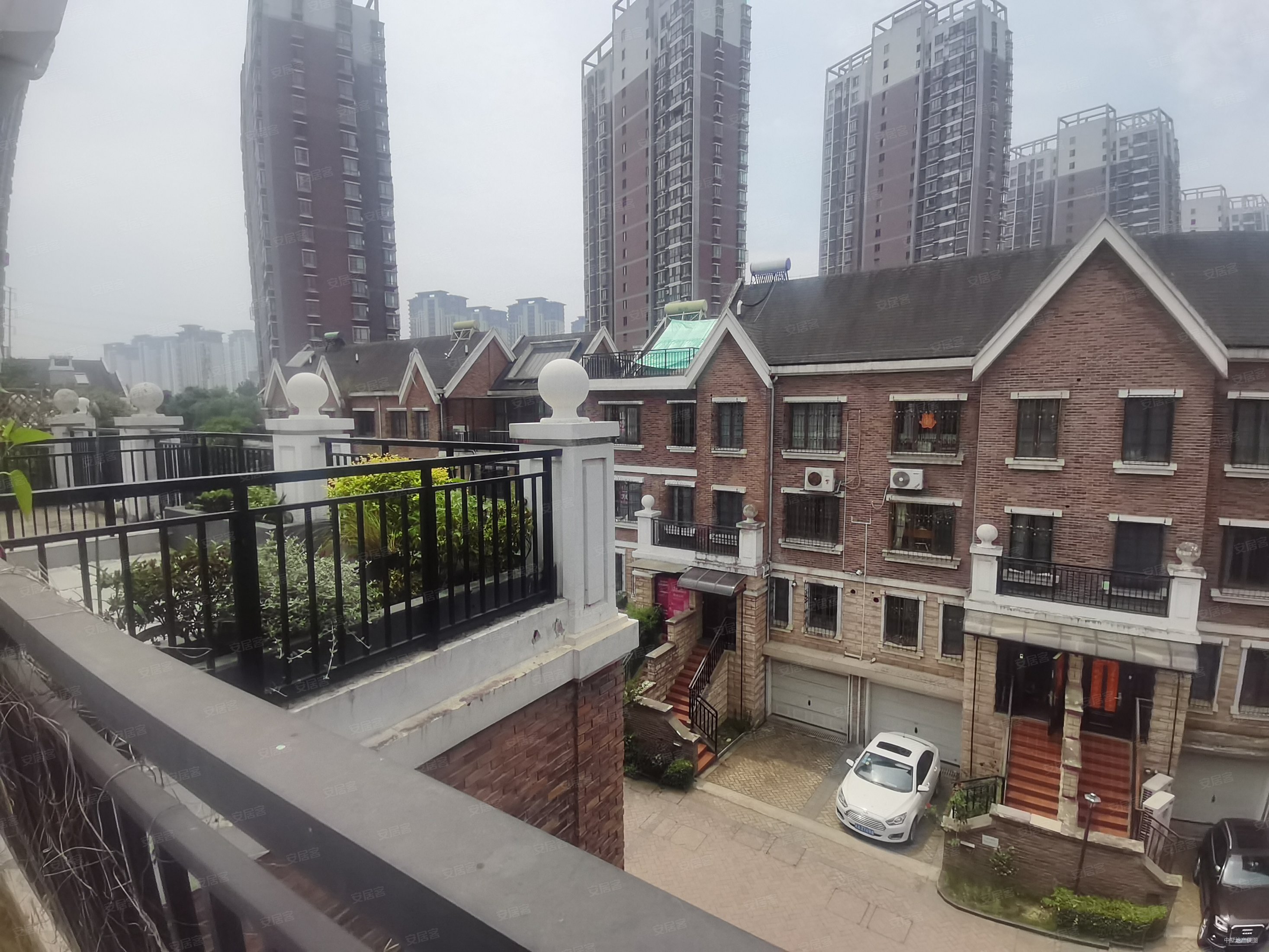 玫瑰绅城花园2室0厅0卫308㎡南548万