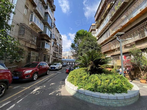 昆明西山金碧片区工人新村急租云纺大悦城 昆华医院附近 工人新村