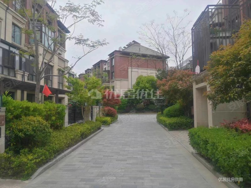 阳光城愉景湾4室2厅2卫195.4㎡南北750万