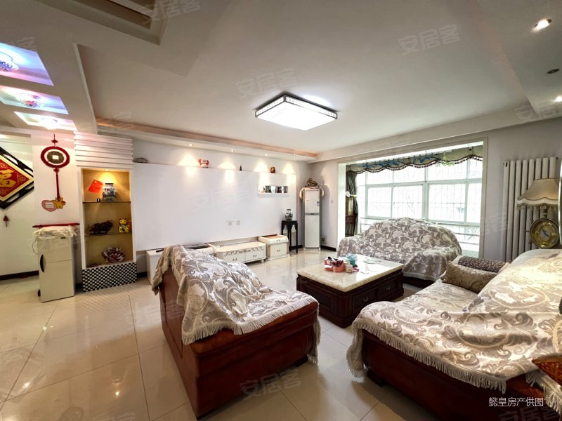 新都汇 品质小区 南北通透大三室 急售 低楼层 随时可看,银街锦华园